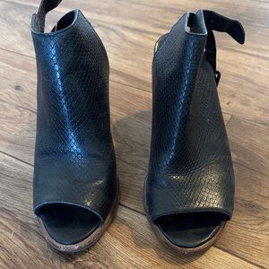 UGG Black Textured Peep-Toe Mules